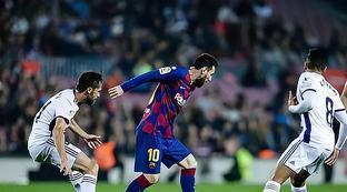 现了坚韧不 现了坚韧不